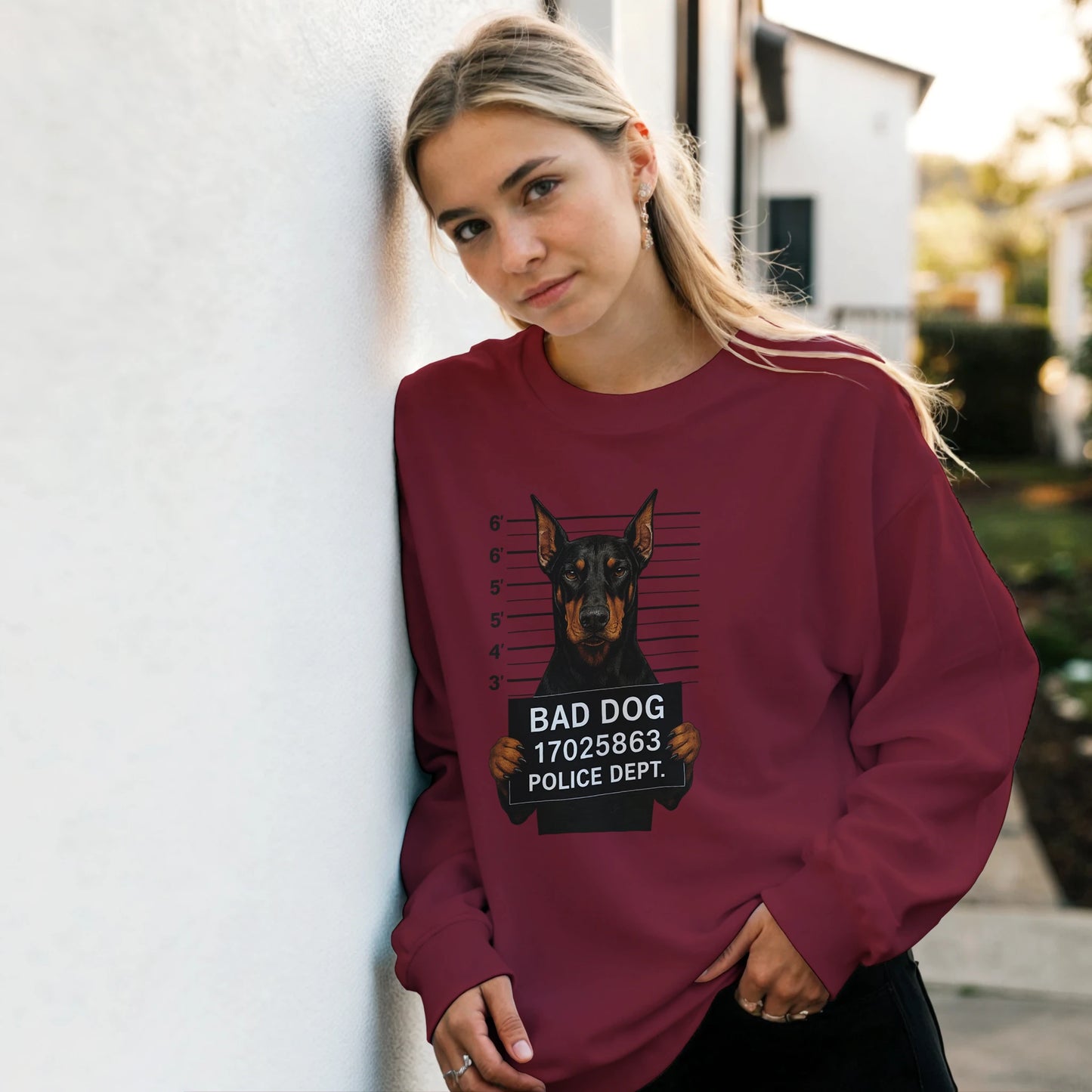 Sweat-shirt adulte unisexe classique ras du cou rouge Bad Dog Dobermann