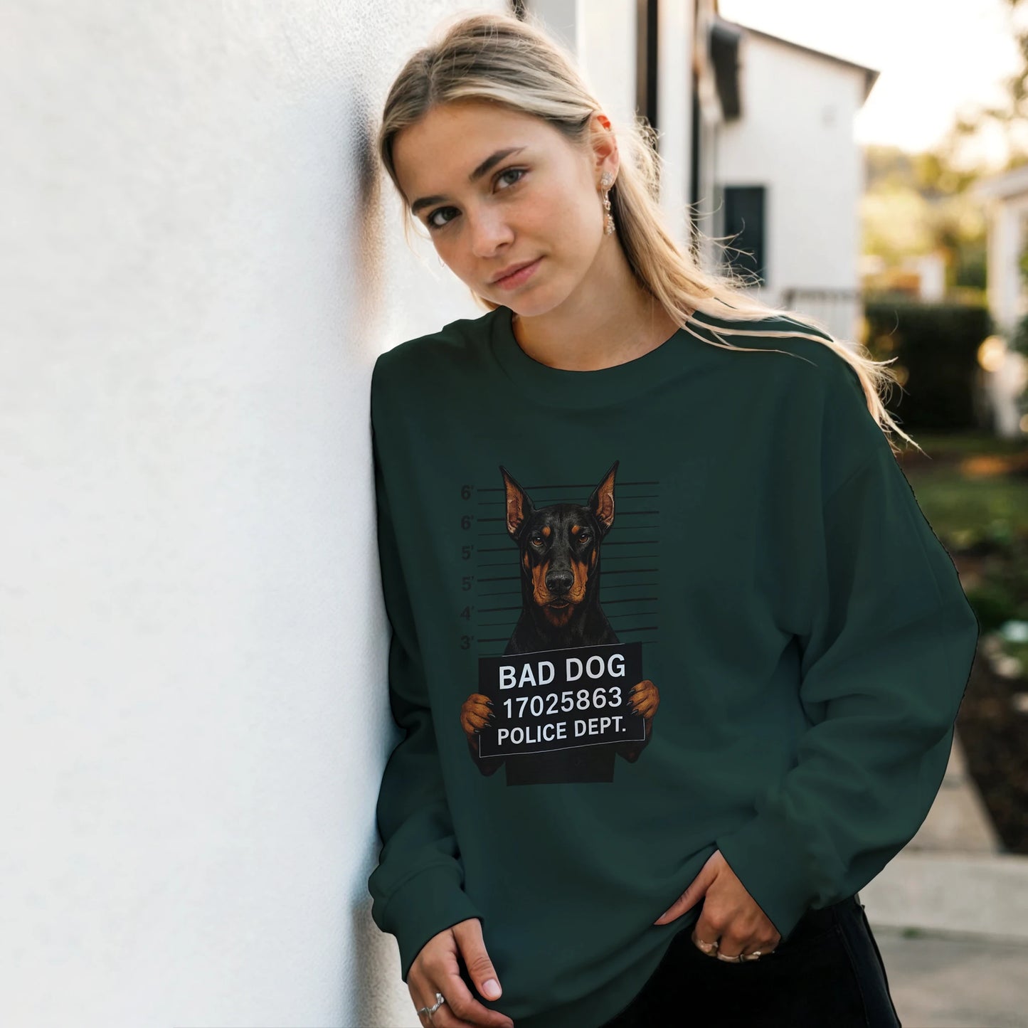 Sweat-shirt adulte unisexe classique ras du cou vert Bad Dog Dobermann