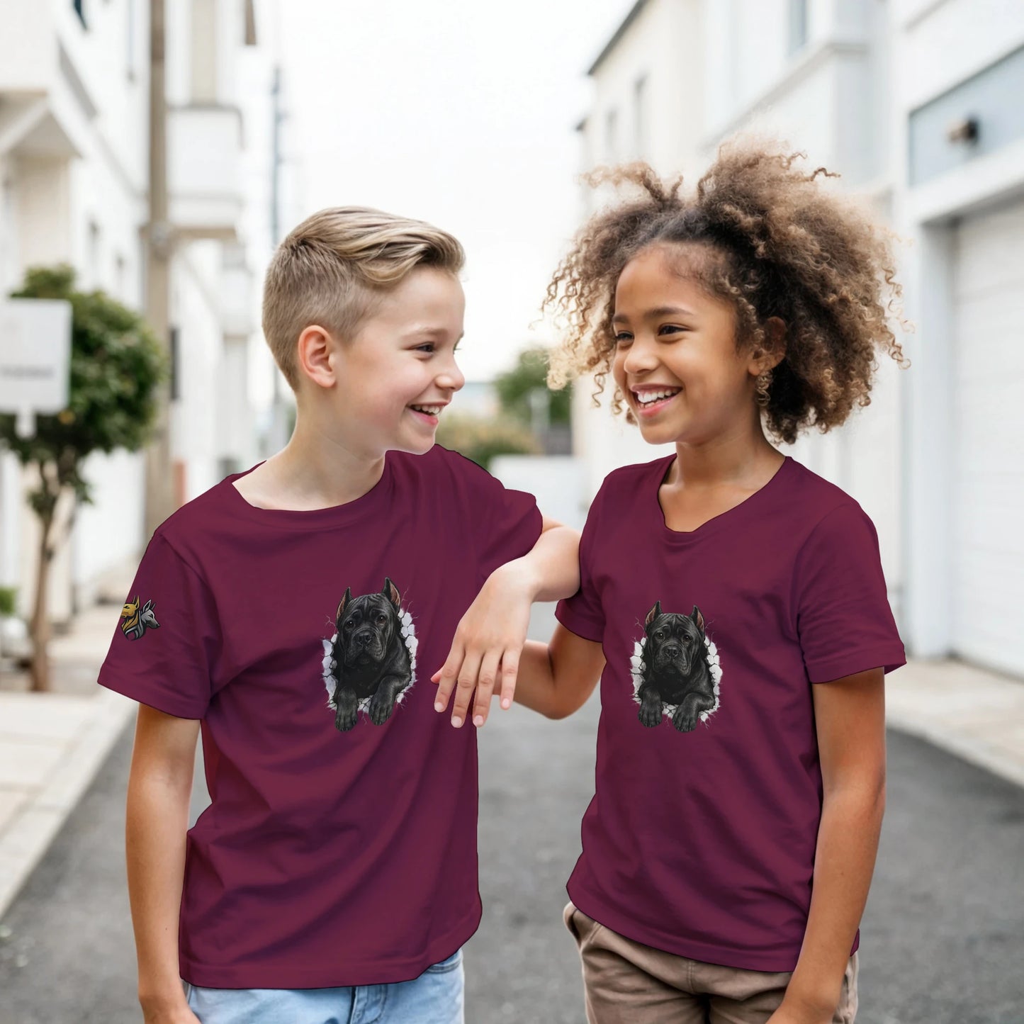 T-shirt enfant bordeaux Cane Corso trou mur