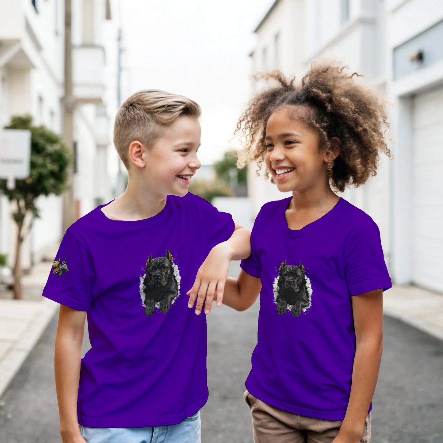 T-shirt enfant violet Cane Corso trou mur