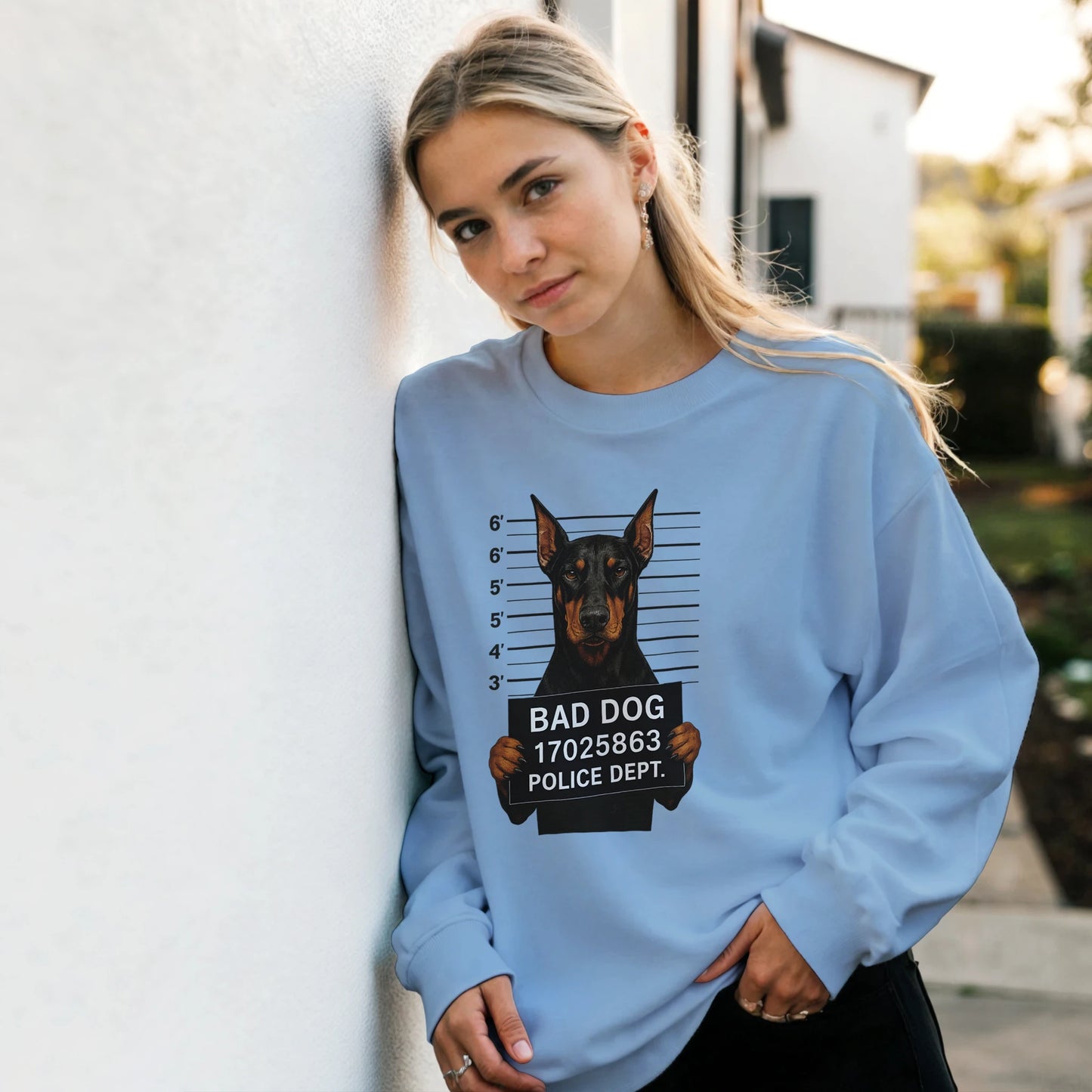 Sweat-shirt adulte unisexe classique ras du cou bleu Bad Dog Dobermann