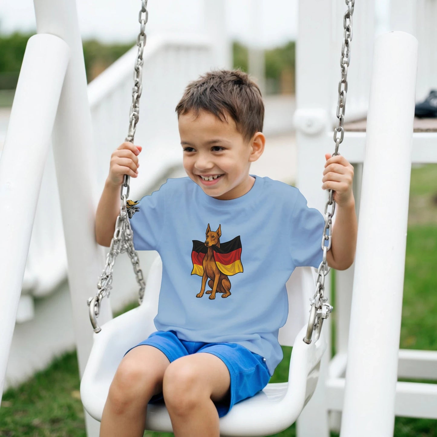 Marque MolossDesign | T-shirt enfant col rond Dobermann avec drapeau allemand2 et logo sur manche droite MolossDesign