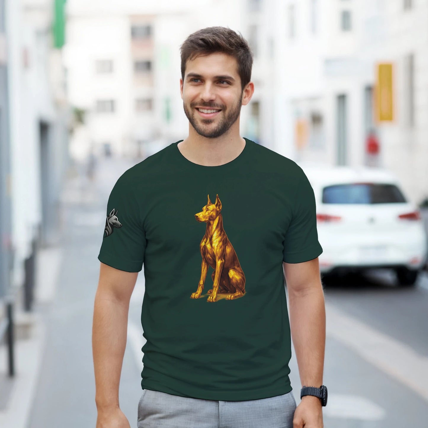 T-shirt adulte unisexe épais ras du cou vert Dobermann doré assis