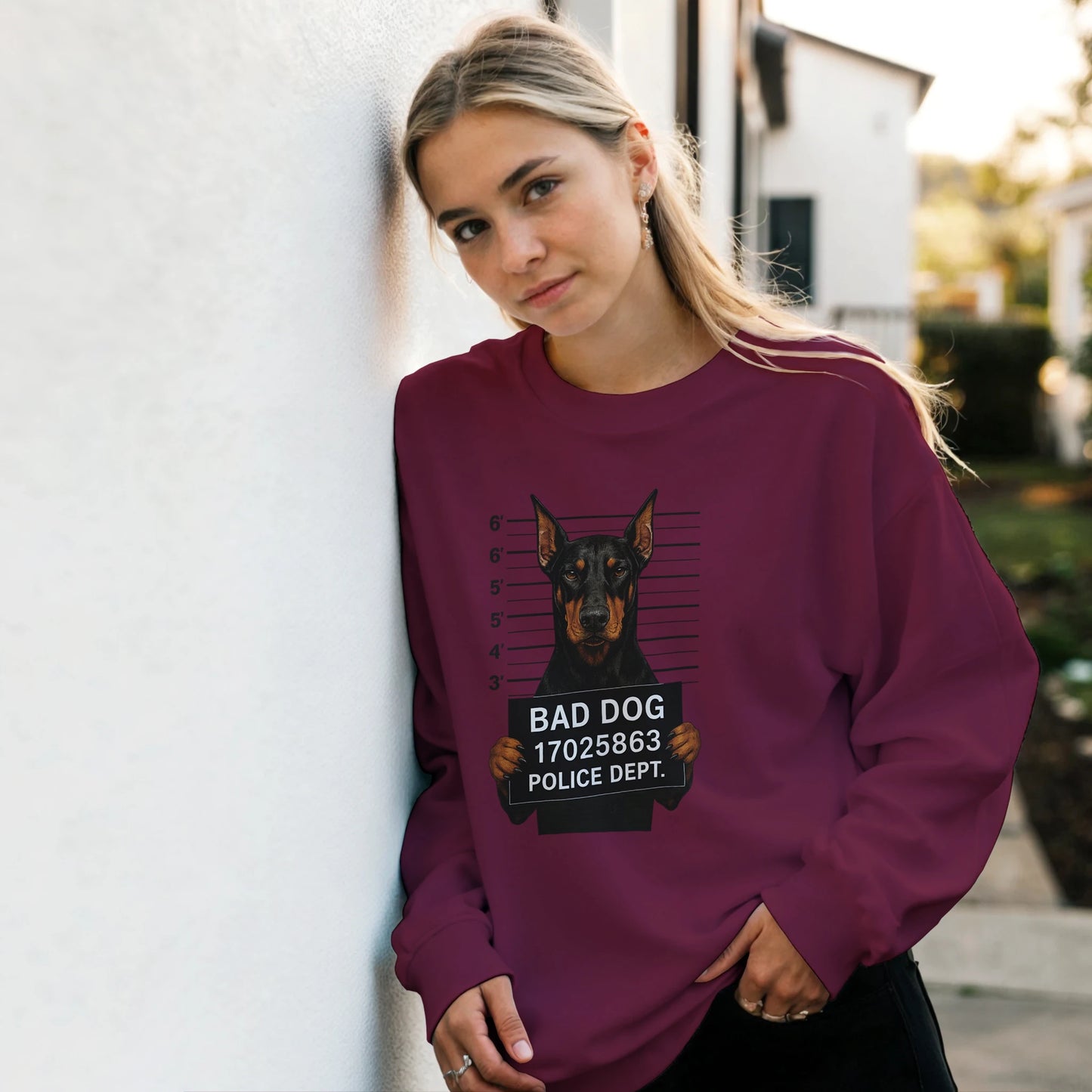 Sweat-shirt adulte unisexe classique ras du cou rouge Bad Dog Dobermann