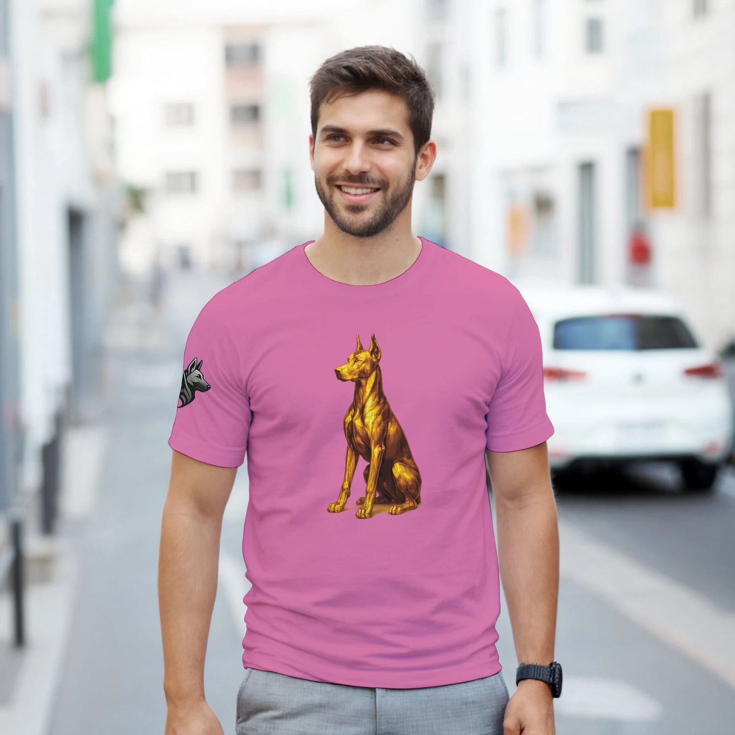 T-shirt adulte unisexe épais ras du cou rose Dobermann doré assis