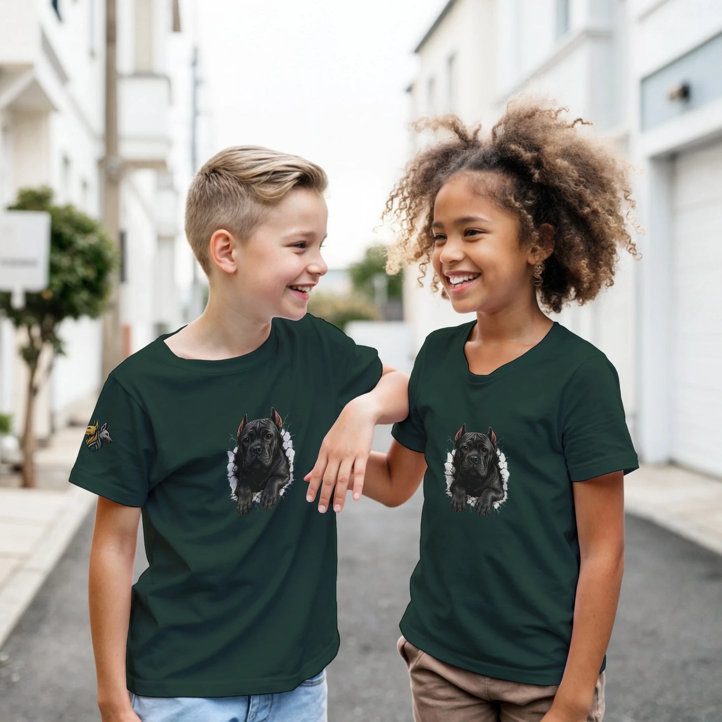T-shirt enfant vert Cane Corso trou mur