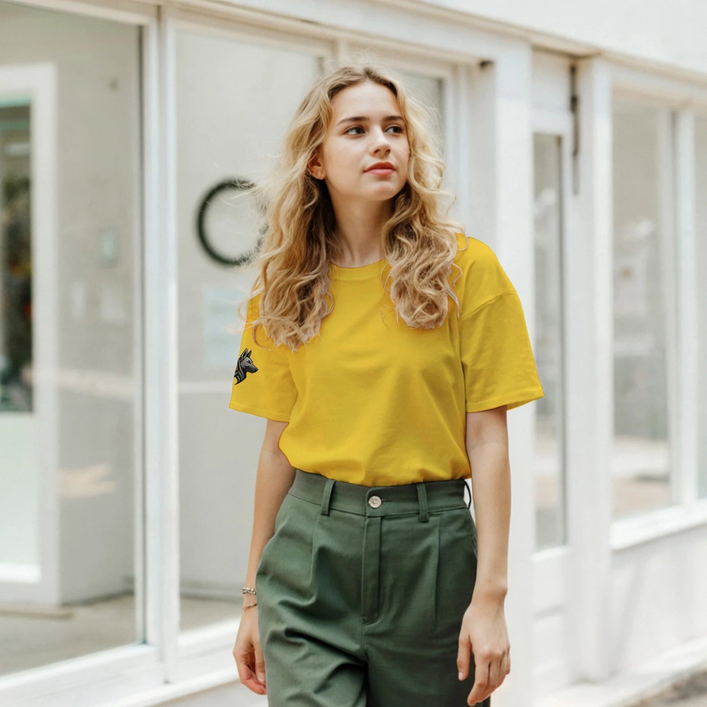 T-shirt adulte unisexe classique ras du cou avec logo sur manche droite MolossDesign