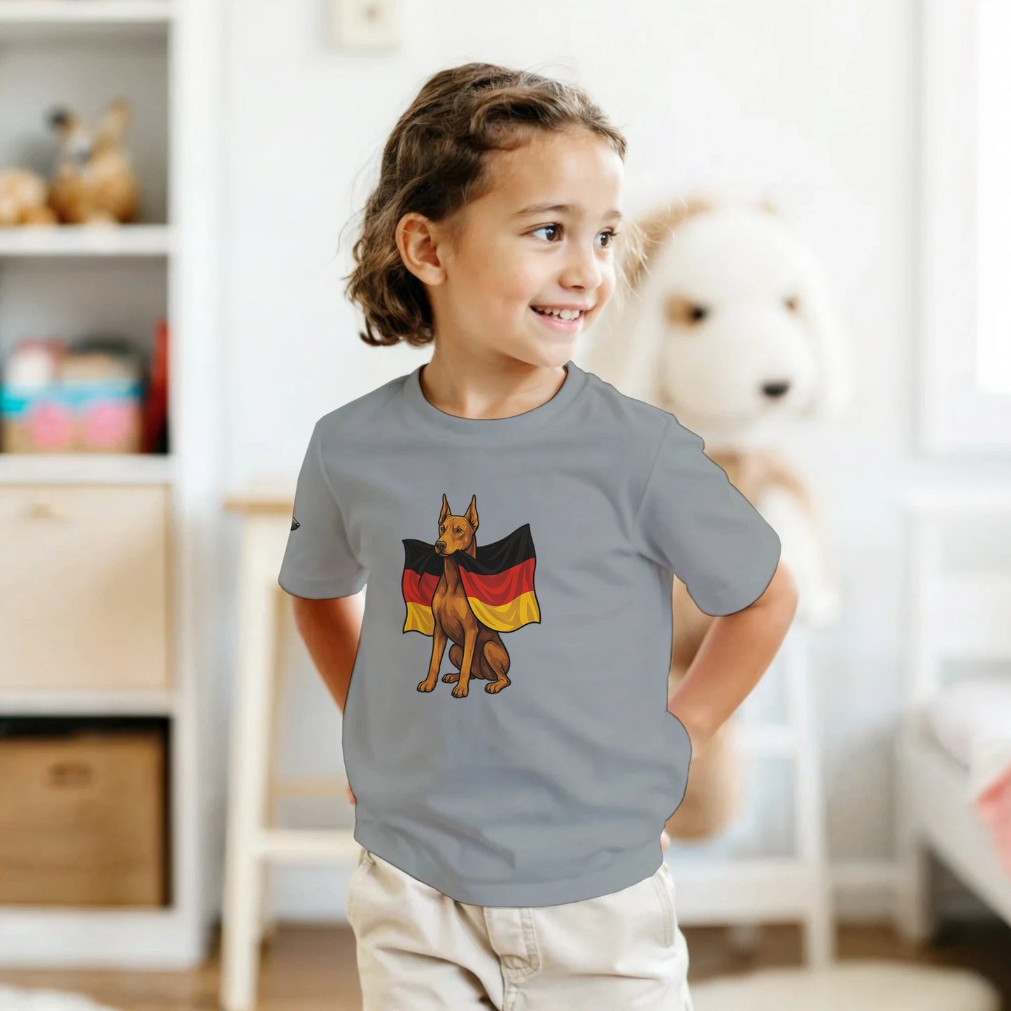 Marque MolossDesign | T-shirt enfant col rond Dobermann avec drapeau allemand2 et logo sur manche droite MolossDesign