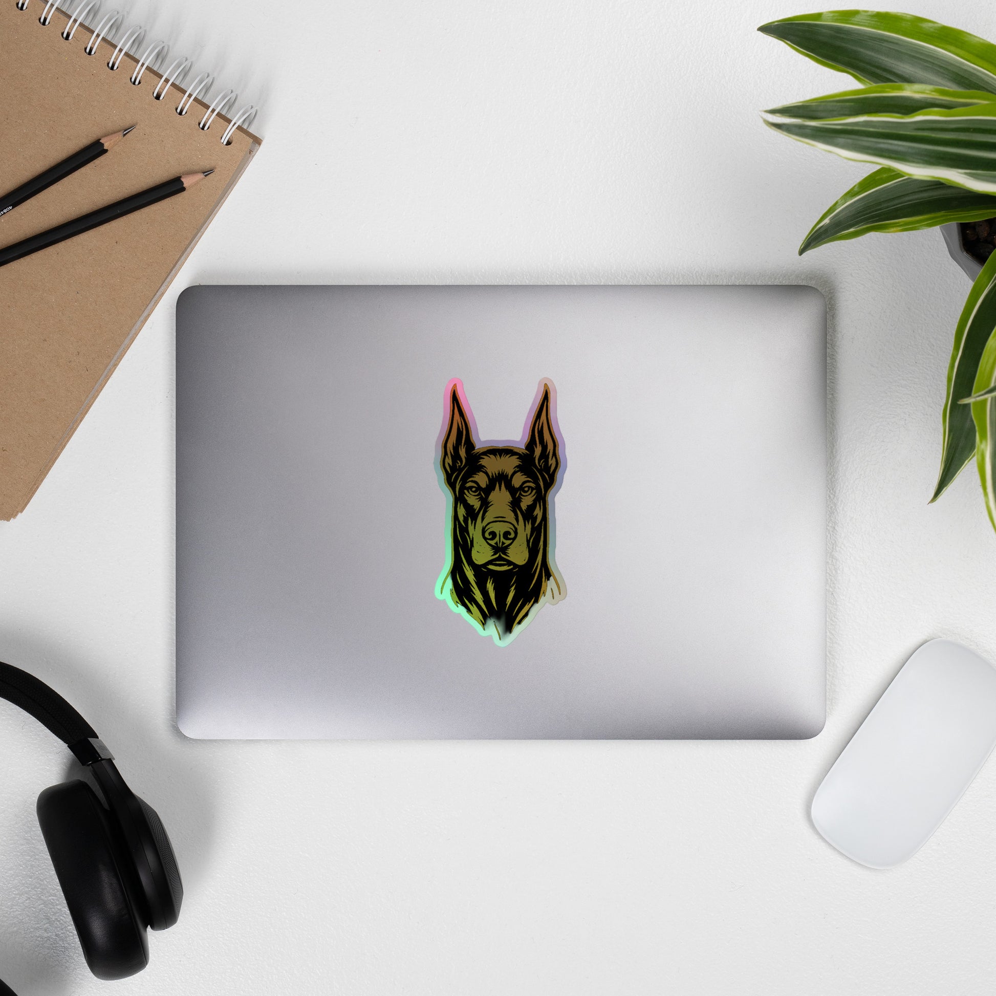 Autocollant holographique tête Dobermann noire et dorée