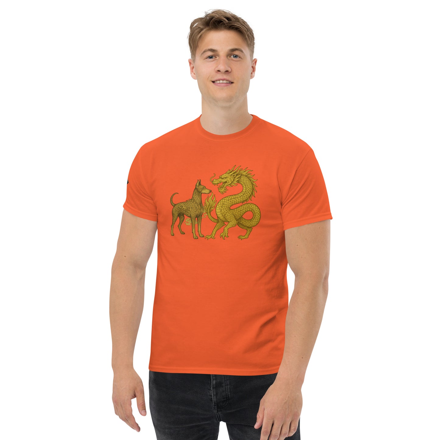 T-shirt classique adulte unisexe orange duo Dragon et Dobermann dorés