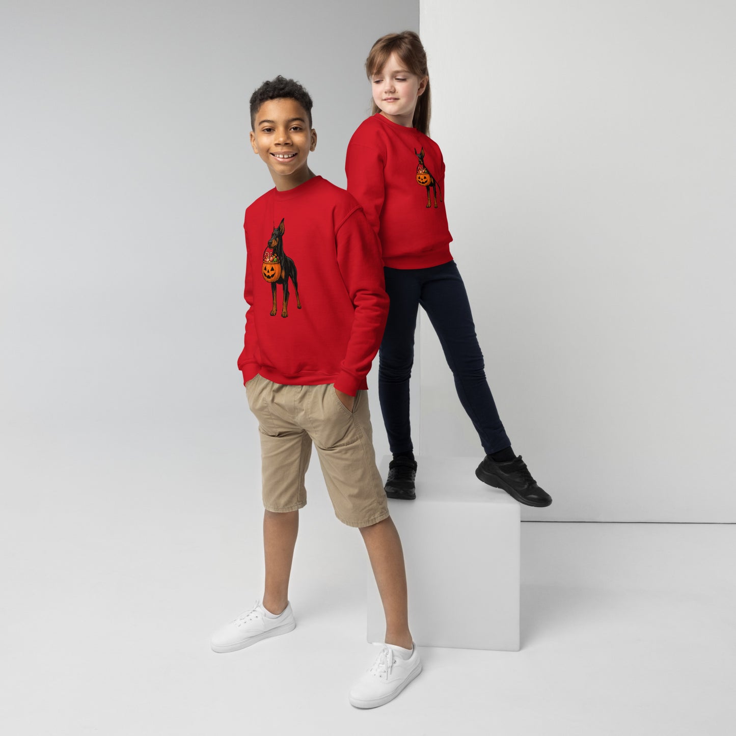 Sweat classique enfant rouge Dobermann halloween