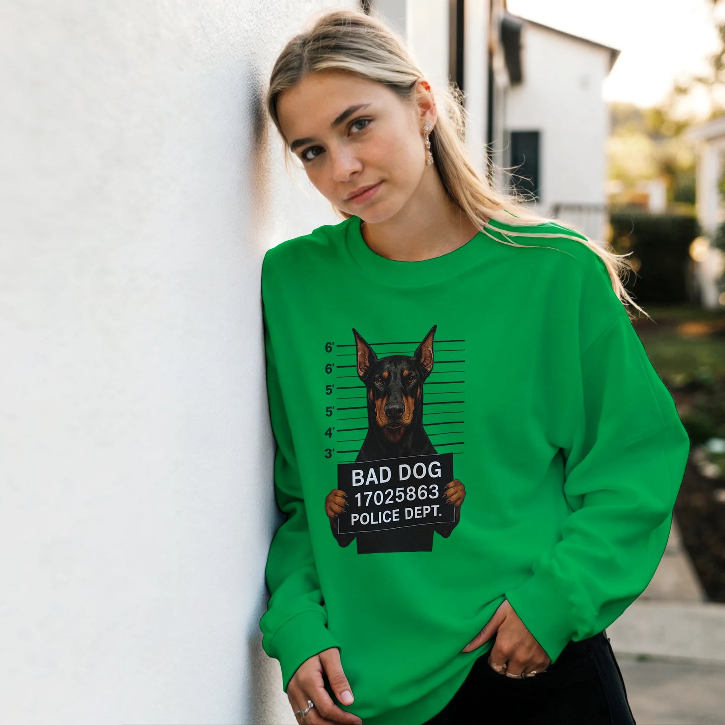 Sweat-shirt adulte unisexe classique ras du cou vert Bad Dog Dobermann