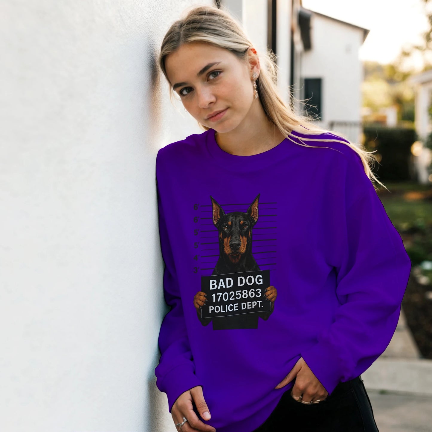 Sweat-shirt adulte unisexe classique ras du cou violet Bad Dog Dobermann
