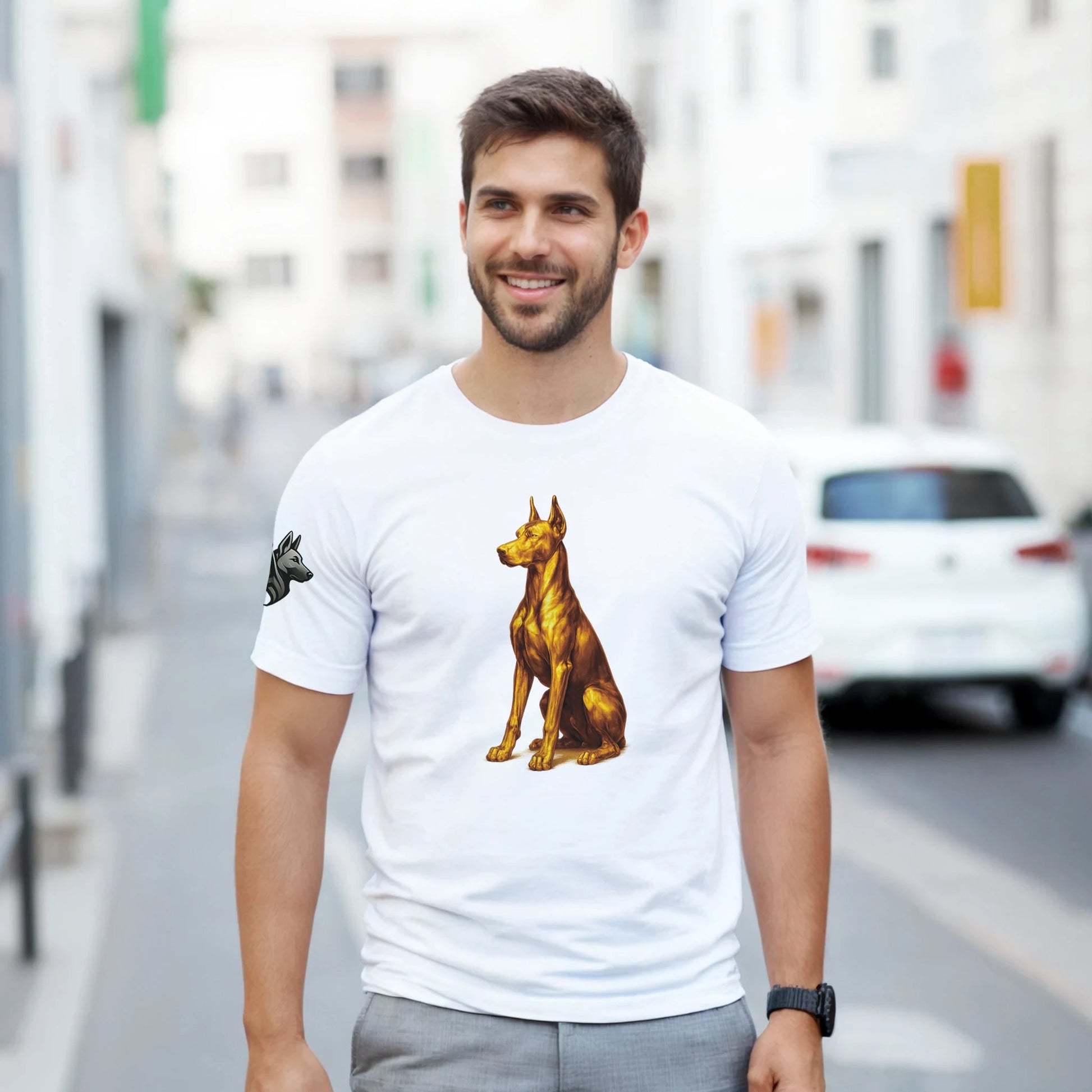T-shirt adulte unisexe épais ras du cou blanc Dobermann doré assis
