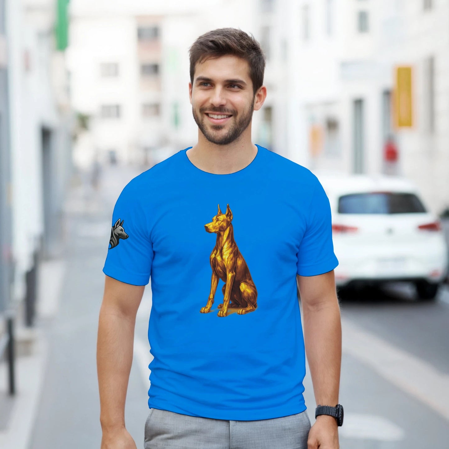 T-shirt adulte unisexe épais ras du cou bleu Dobermann doré assis
