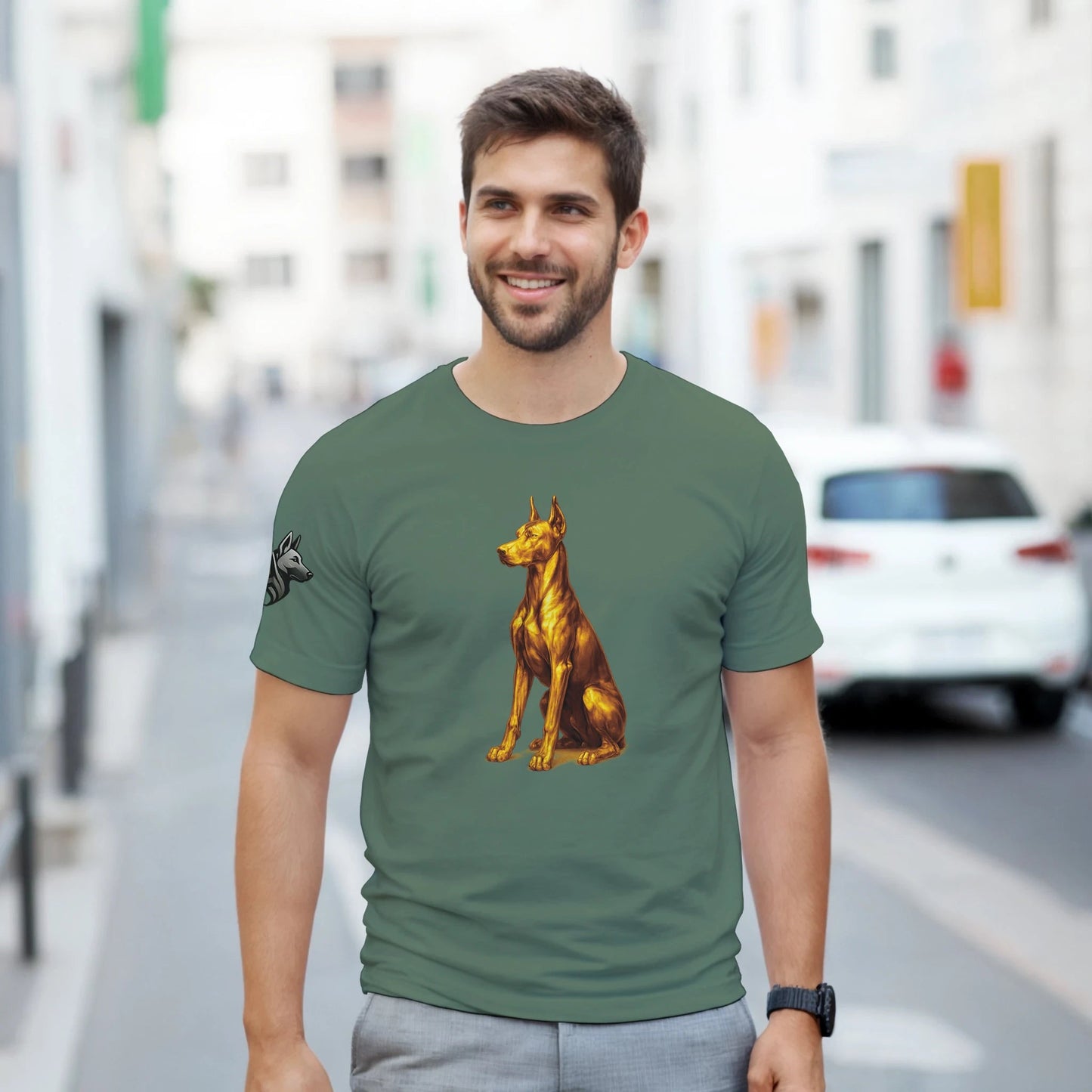 T-shirt adulte unisexe épais ras du cou vert Dobermann doré assis