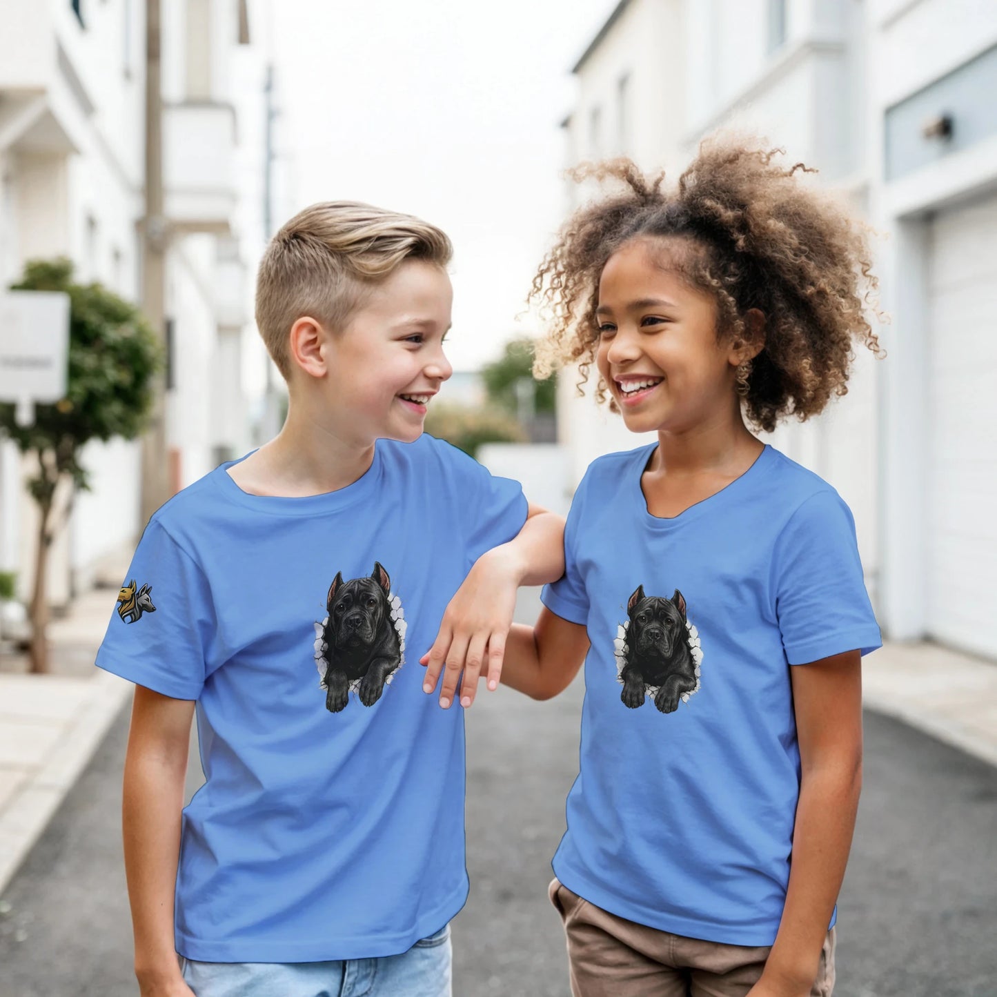 T-shirt enfant bleu Cane Corso trou mur
