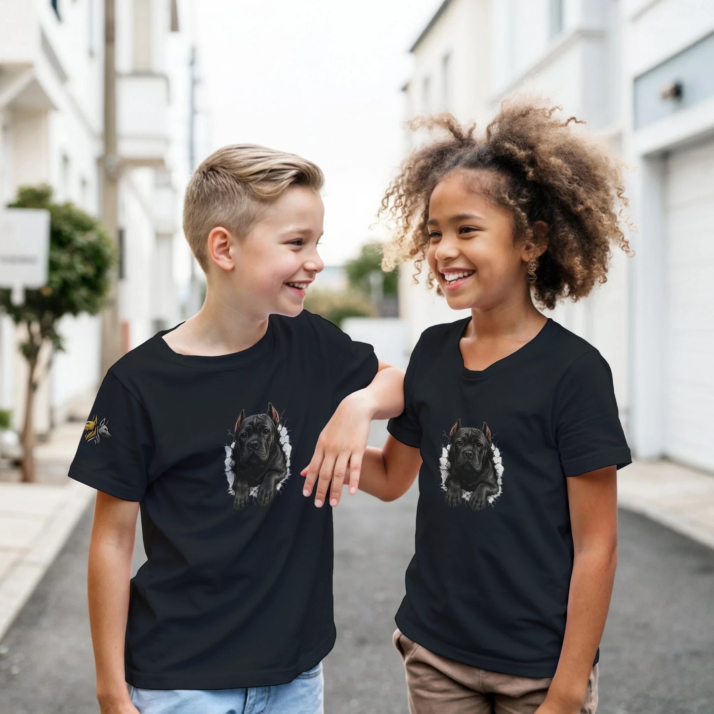 T-shirt enfant noir Cane Corso trou mur