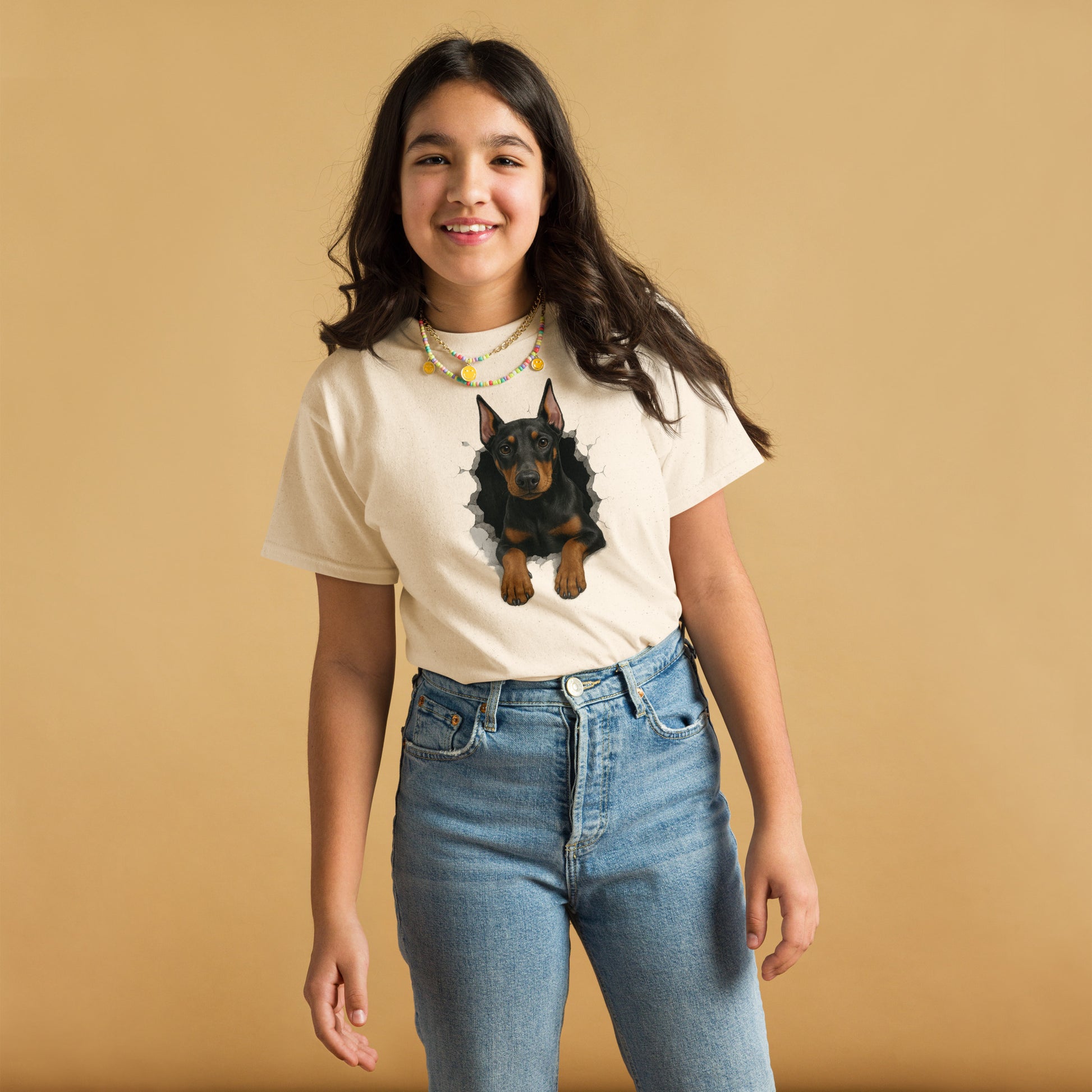 T-shirt classique enfant beige Dobermann trou mur2